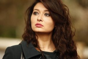 Nurg&uuml;l Yeşil&ccedil;ay'ın sa&ccedil;ları d&ouml;k&uuml;l&uuml;yor