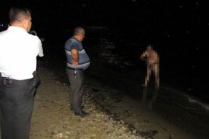 Denize &ccedil;ıplak giren kamyon şof&ouml;r&uuml;ne 92 lira ceza
