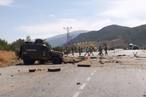 G&uuml;venlik g&uuml;&ccedil;leri uygulama yaptığı sırada patlama!