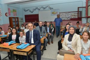Bursa İneg&ouml;l Belediyesi'nden &ouml;ğrencilere kırtasiye seti