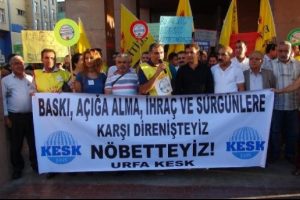 Şanlıurfa'da a&ccedil;ığa alınan &ouml;ğretmenler i&ccedil;in oturma eylemi