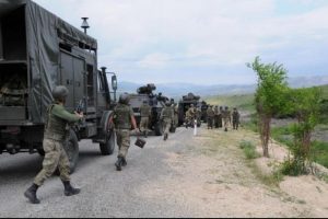 Tunceli'de &ccedil;atışma, karayolu trafiğe kapatıldı