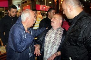 Yağmur yağınca esnaf belediye başkanını rehin tuttu!