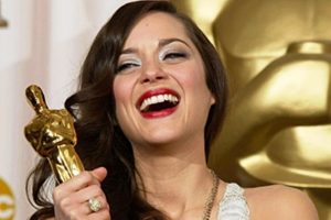 İşte Jolie-Pitt &ccedil;iftini ayıran kadın