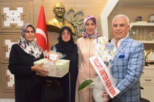 Bursa Nil&uuml;fer'deki kadın derneklerinde y&uuml;zler g&uuml;l&uuml;yor