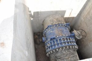 Bursa'da su kanalına d&uuml;şen k&ouml;pek kurtarıldı