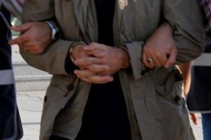 Karab&uuml;k'te 12 &ouml;ğretmene FET&Ouml; g&ouml;zaltısı