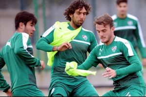 Bursaspor'da kupa mesaisi s&uuml;r&uuml;yor