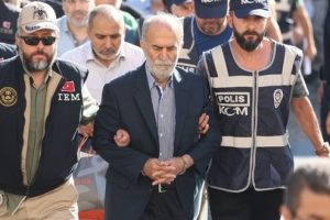 FET&Ouml;'c&uuml; eski Bursa Valisi'ne bir darbe de Galatasaray'dan!
