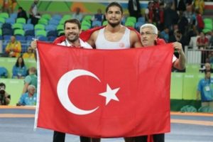 Milli g&uuml;reş&ccedil;ilere coşkulu karşılama