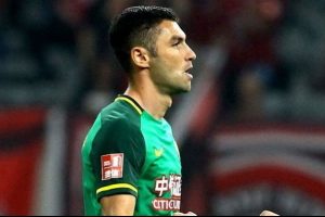 Burak Yılmaz şov s&uuml;r&uuml;yor!