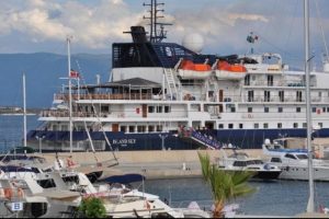 Yolcu gemisi Didimli esnafı sevindirdi
