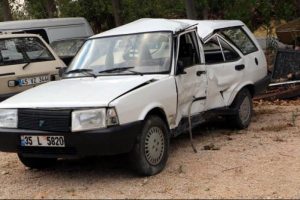 Otomobil, sepetli motosikletle &ccedil;arpıştı: 3 yaralı