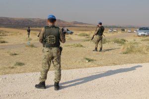 Mezarlığa patlayıcı tuzaklamaya 13 g&ouml;zaltı