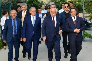Bakan Avcı, turizmcilerle yemekte buluştu