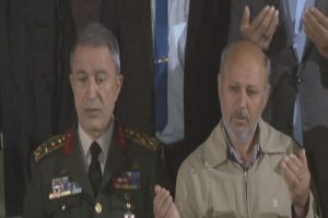 Akar'dan şehit ailesine taziye ziyareti