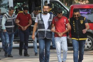 Hara&ccedil; alamayınca &ccedil;iftliği yaktılar