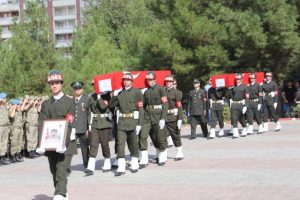 Şehit korucular i&ccedil;in t&ouml;ren d&uuml;zenlendi