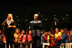 Bursa Nil&uuml;fer'de şarkılar barış i&ccedil;in s&ouml;ylendi