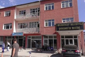 Belediye Meclisi'ne atanan kayyum isitifa etti