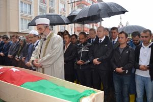 Canikli ve Soylu sel kurbanının cenazesinde