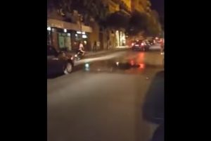 Sokağın sadece bir kısmına yağmur yağdı
