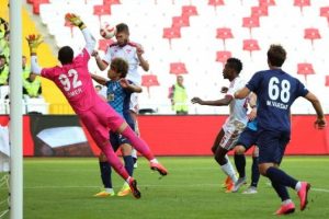 Sivasspor turu atladı
