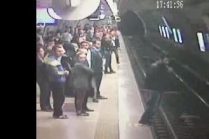 Taksim Metro İstasyonu'ndaki intihar girişimi kamerada