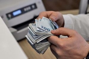 6 g&uuml;nde parasını &ccedil;ekmeyen hasta iş&ccedil;i yandı