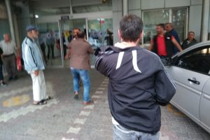 FET&Ouml; zanlısına sopayla vuran şahıs serbest bırakıldı