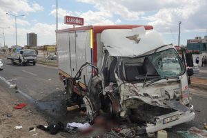 Diyarbakır'da feci kaza: 1 &ouml;l&uuml;, 7 yaralı