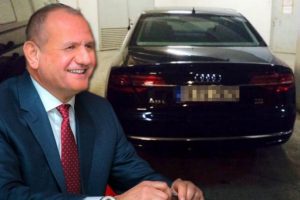 Başkanın makam otomobili şimdi de plakasıyla g&uuml;ndemde
