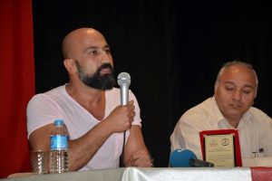 Tankın &ouml;n&uuml;ne yatan Metin Doğan Bursa'da &ouml;ğrencilerle buluştu