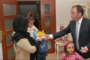 &Ccedil;atak Kaymakamı, şehit ailesini konutunda ağırladı