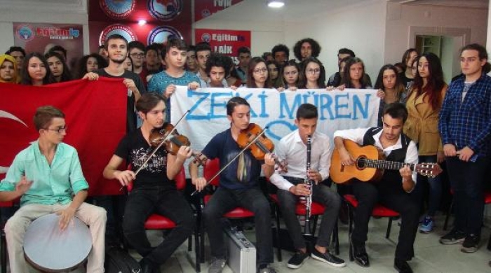 Bursa'da Zeki Müren Lisesi öğrencilerinden müzikli protesto 