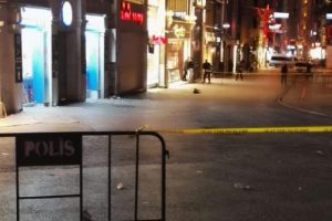 Taksim'de unutulan kadın &ccedil;antası paniğe yol a&ccedil;tı