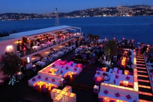 T&uuml;rk Moulin Rouge'u Reina tahliye oluyor