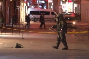 İstiklal Caddesi'nde ş&uuml;pheli &ccedil;anta paniği