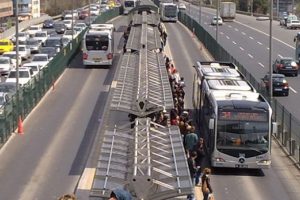 Metrob&uuml;s hatlarında 'İngiliz' trafiği bitiyor!