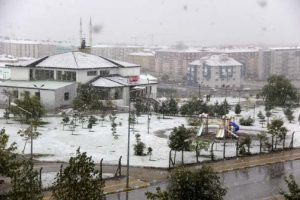 Mevsimin ilk karı yağdı
