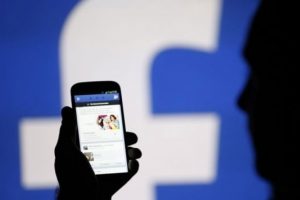 Facebook video izlenme &ouml;l&ccedil;&uuml;m&uuml;n&uuml; abarttığını kabul etti