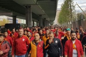 Derbi &ouml;ncesi korkutan g&ouml;r&uuml;nt&uuml;!