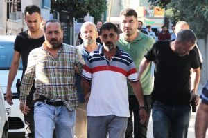 G&ouml;zaltına alınmamak i&ccedil;in polisle &ccedil;atıştı