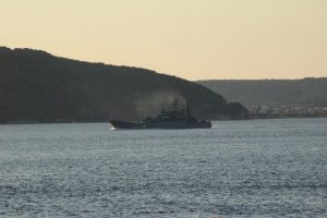 Rus savaş gemisi &Ccedil;anakkale Boğazı'ndan ge&ccedil;ti