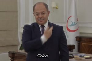 Sağlık Bakanı Akdağ'dan işaret diliyle mesaj