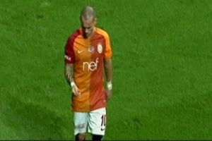 Sneijder'den derbide ilgin&ccedil; hareket!