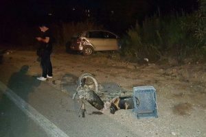 Motosiklet otomobile &ccedil;arpıştı: 1 yaralı