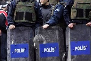 Meclis'te alarm: Eve giden polise 'acil' d&ouml;n&uuml;n &ccedil;ağrısı