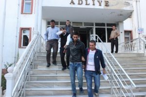 Yaşlı kadının 115 bin TL'sini &ccedil;aldılar