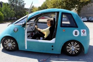 &Uuml;niversiteli gen&ccedil;ler Bursa'da elektrikli otomobil &uuml;retti